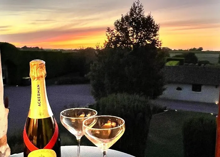 Bed & Breakfast Manoir Les Touches - *